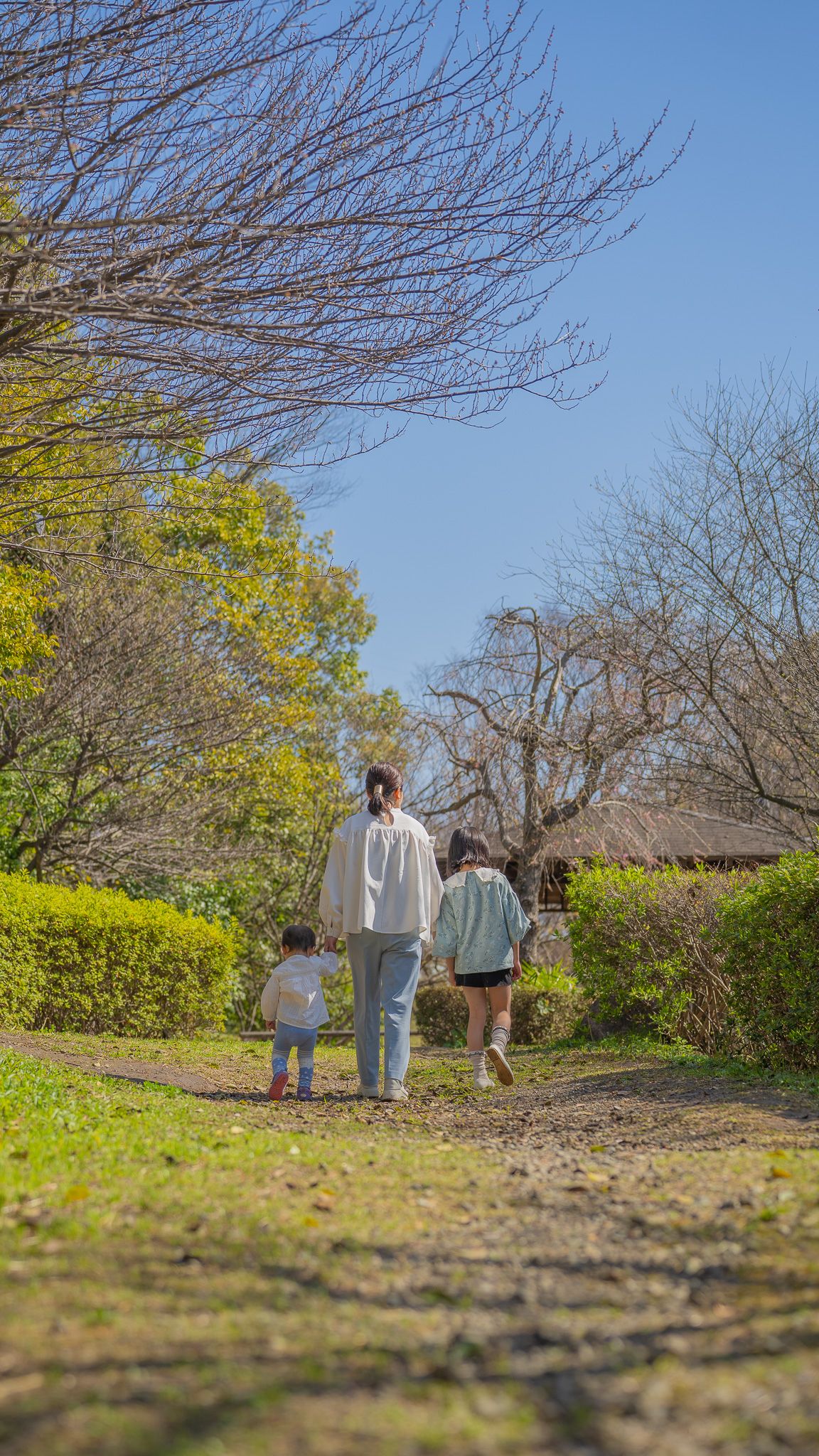 親子でお出かけの様子